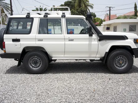 TOYOTA Land Cruiser 76